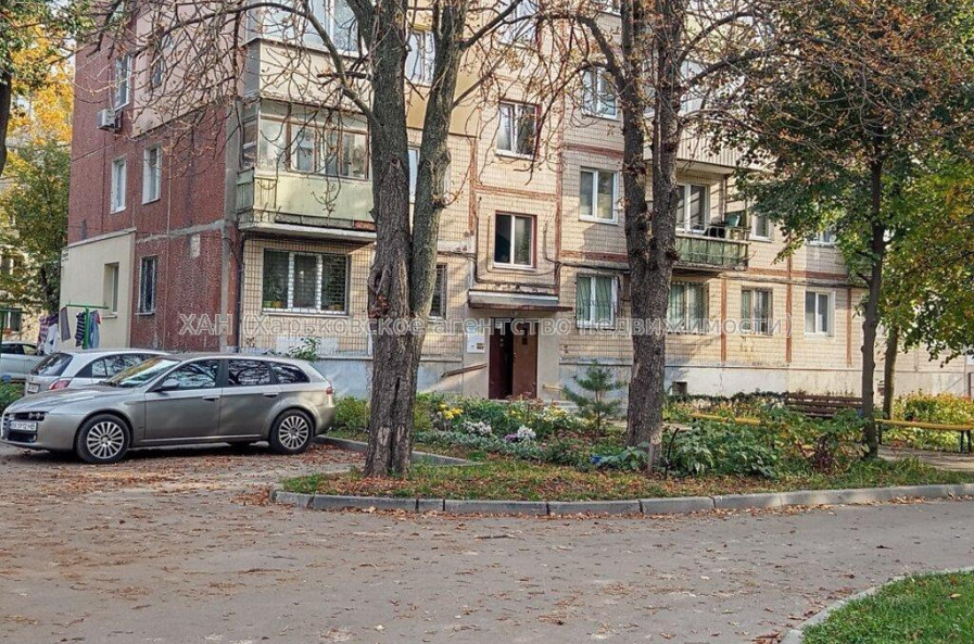 Продам квартиру, Каденюка ул. , 3  ком., 60 м², без внутренних работ 