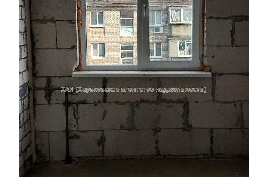 Продам квартиру, Каденюка ул. , 3  ком., 60 м², без внутренних работ 
