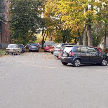 Продам квартиру, Каденюка ул. , 3  ком., 60 м², без внутренних работ 
