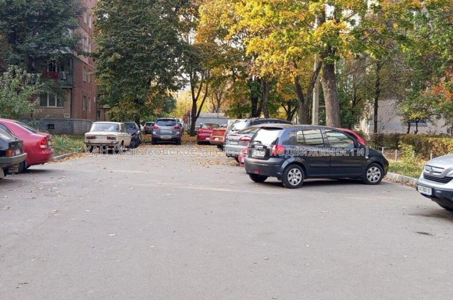 Продам квартиру, Каденюка ул. , 3  ком., 60 м², без внутренних работ 