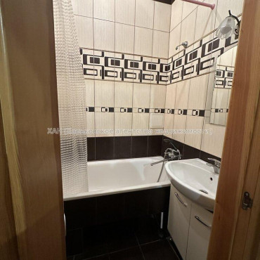 Продам квартиру, Библика ул. , 2  ком., 51.80 м², косметический ремонт 