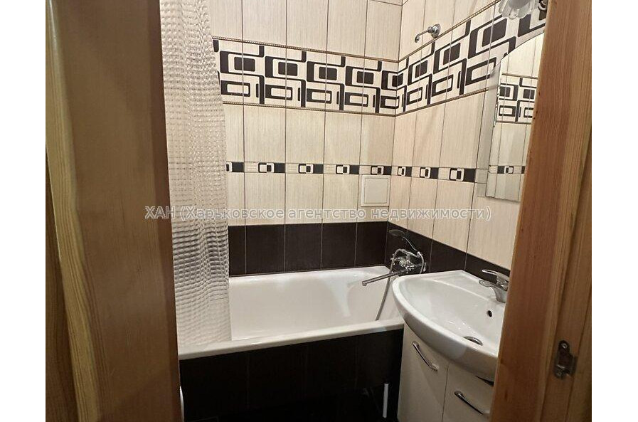 Продам квартиру, Библика ул. , 2  ком., 51.80 м², косметический ремонт 