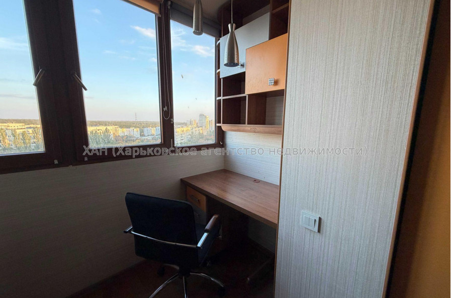 Продам квартиру, Победы просп. , 3  ком., 65.40 м², косметический ремонт 