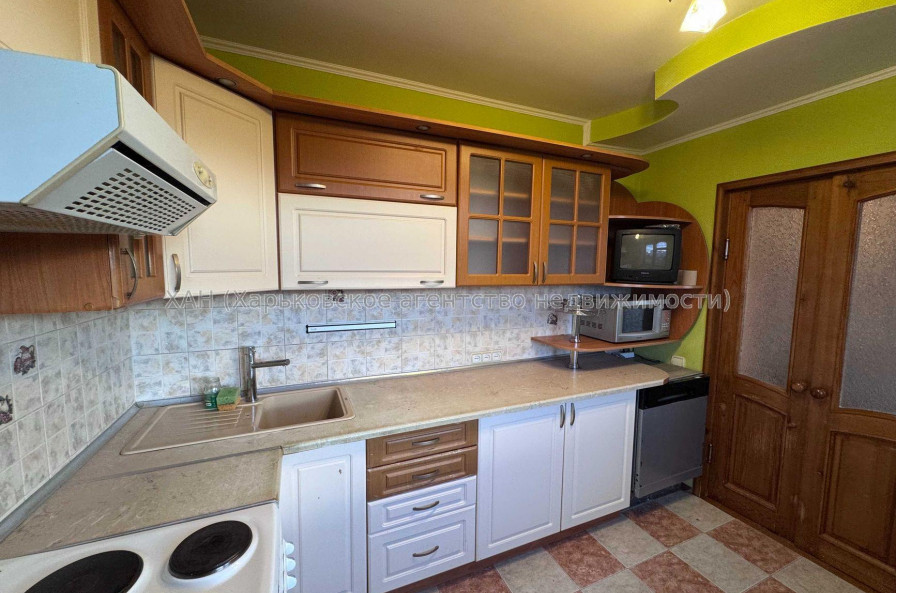Продам квартиру, Победы просп. , 3  ком., 65.40 м², косметический ремонт 