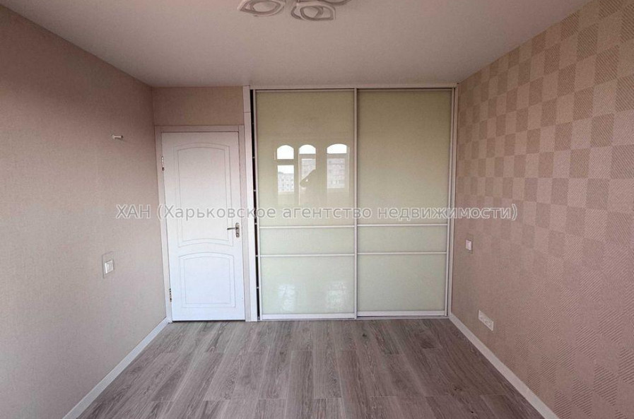 Продам квартиру, Победы просп. , 3  ком., 65.40 м², косметический ремонт 