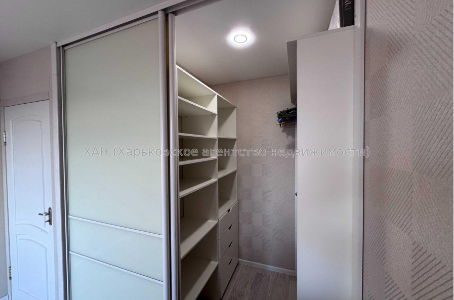 Продам квартиру, Победы просп. , 3  ком., 65.40 м², косметический ремонт 