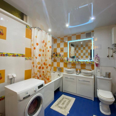 Продам квартиру, Победы просп. , 1 кім., 83 м², евроремонт 