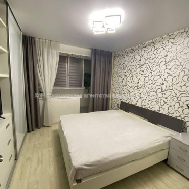 Продам квартиру, Победы просп. , 1 кім., 83 м², евроремонт 