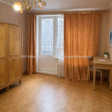 Продам квартиру, Академика Павлова ул. , 3  ком., 63 м², косметический ремонт 