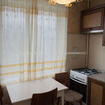 Продам квартиру, Академика Павлова ул. , 3  ком., 63 м², косметический ремонт 