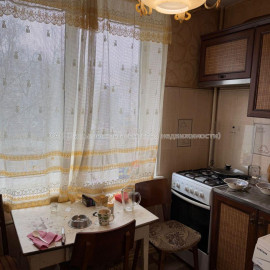 Продам квартиру, Академика Павлова ул. , 3  ком., 63 м², косметический ремонт