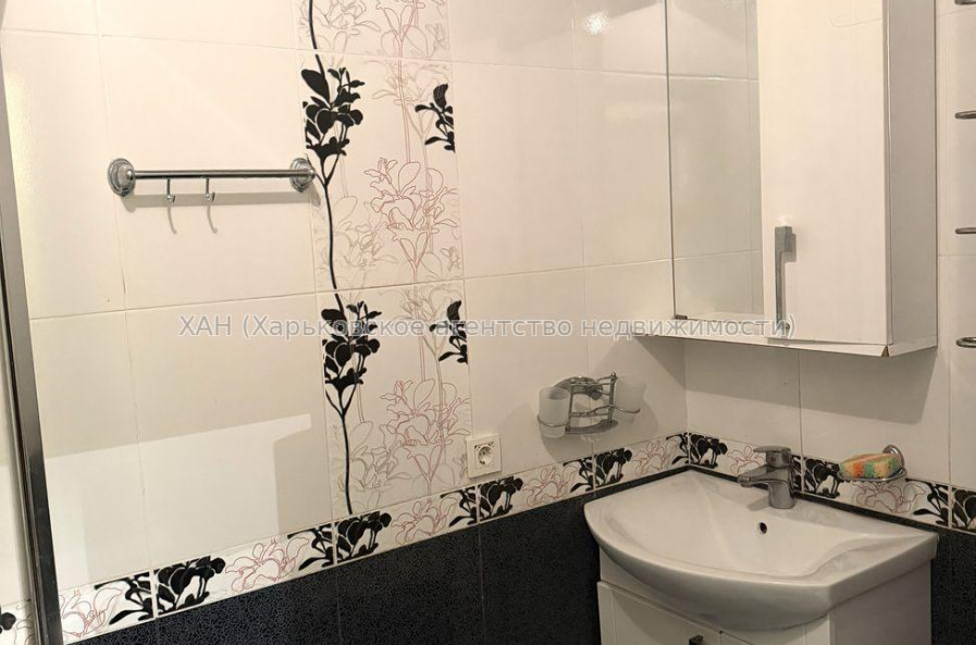 Продам квартиру, Тракторостроителей просп. , 2 кім., 45 м², капитальный ремонт 