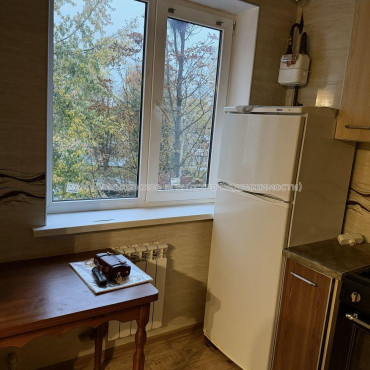 Продам квартиру, Тракторостроителей просп. , 2 кім., 45 м², капитальный ремонт 