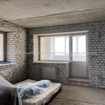 Продам квартиру, Гвардейцев Широнинцев ул. , 3 кім., 101 м², без внутренних работ 