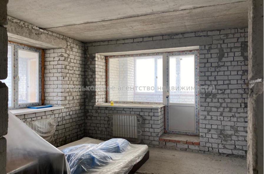 Продам квартиру, Гвардейцев Широнинцев ул. , 3 кім., 101 м², без внутренних работ 