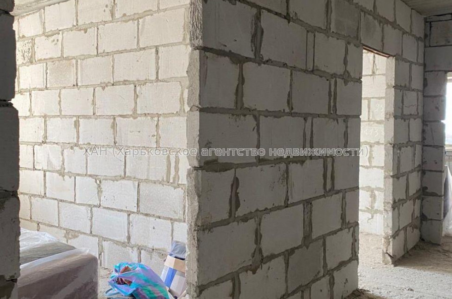 Продам квартиру, Гвардейцев Широнинцев ул. , 3 кім., 101 м², без внутренних работ 