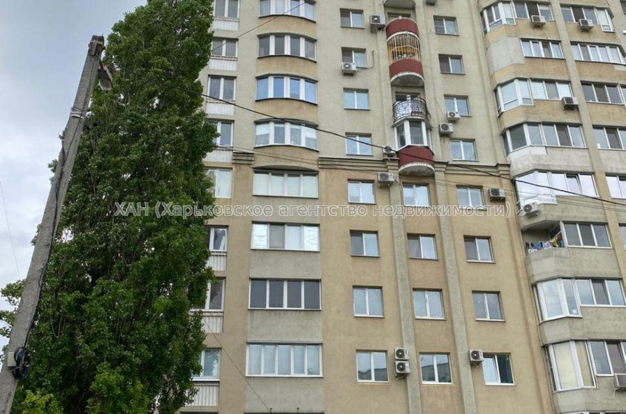 Продам квартиру, Гвардейцев Широнинцев ул. , 3 кім., 101 м², без внутренних работ 