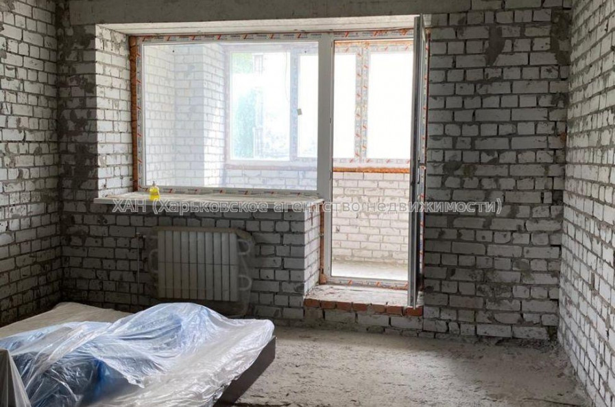 Продам квартиру, Гвардейцев Широнинцев ул. , 3 кім., 101 м², без внутренних работ 