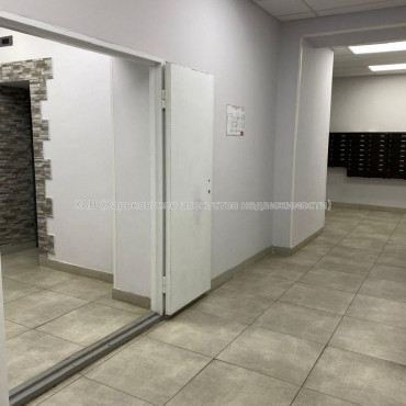 Продам квартиру, Гвардейцев Широнинцев ул. , 3 кім., 101 м², без внутренних работ 