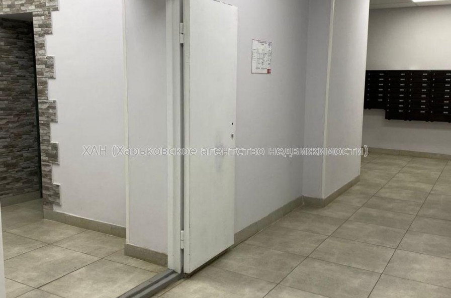 Продам квартиру, Гвардейцев Широнинцев ул. , 3 кім., 101 м², без внутренних работ 