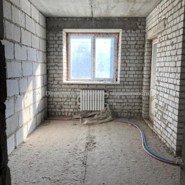 Продам квартиру, Гвардейцев Широнинцев ул. , 3 кім., 101 м², без внутренних работ 