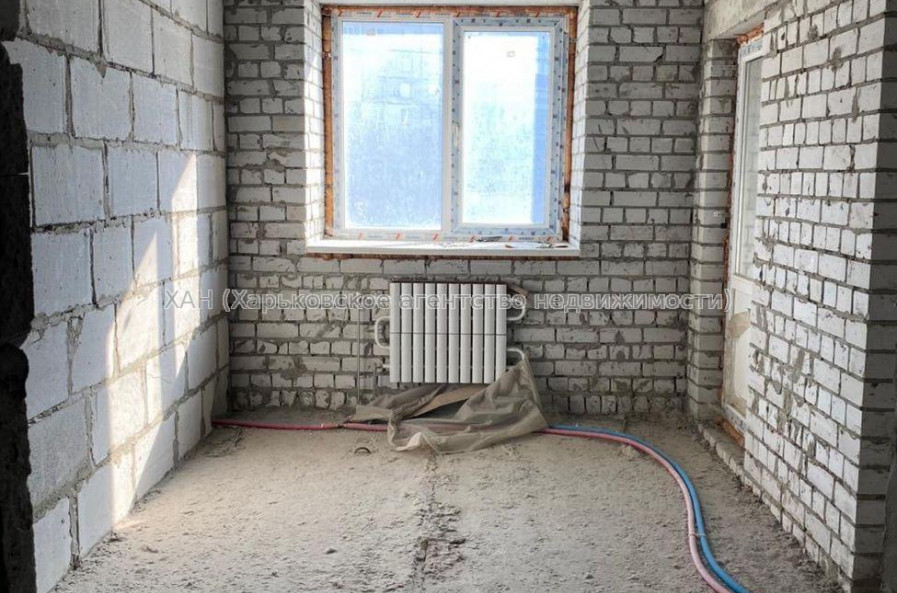 Продам квартиру, Гвардейцев Широнинцев ул. , 3 кім., 101 м², без внутренних работ 