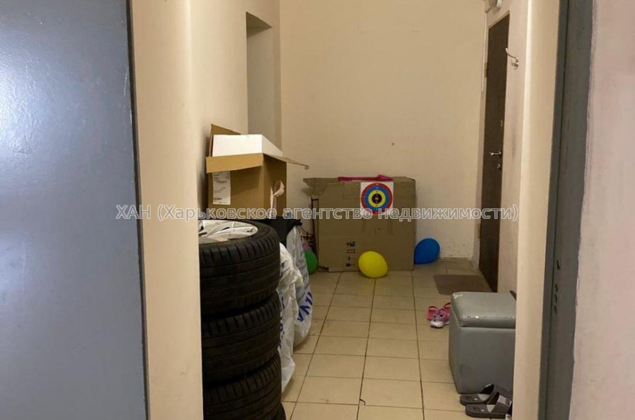 Продам квартиру, Гвардейцев Широнинцев ул. , 3 кім., 101 м², без внутренних работ 