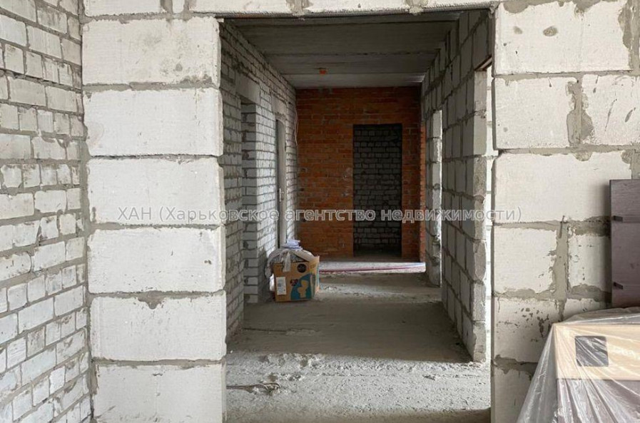 Продам квартиру, Гвардейцев Широнинцев ул. , 3 кім., 101 м², без внутренних работ 