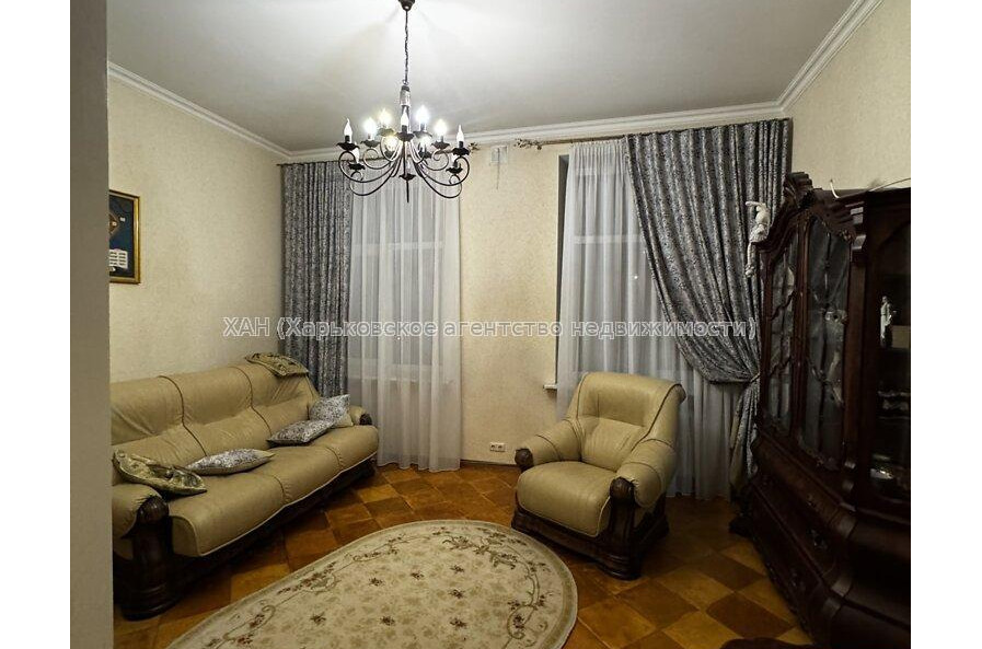 Продам квартиру, Кандаурова ул. , 3 кім., 91.80 м², косметический ремонт 