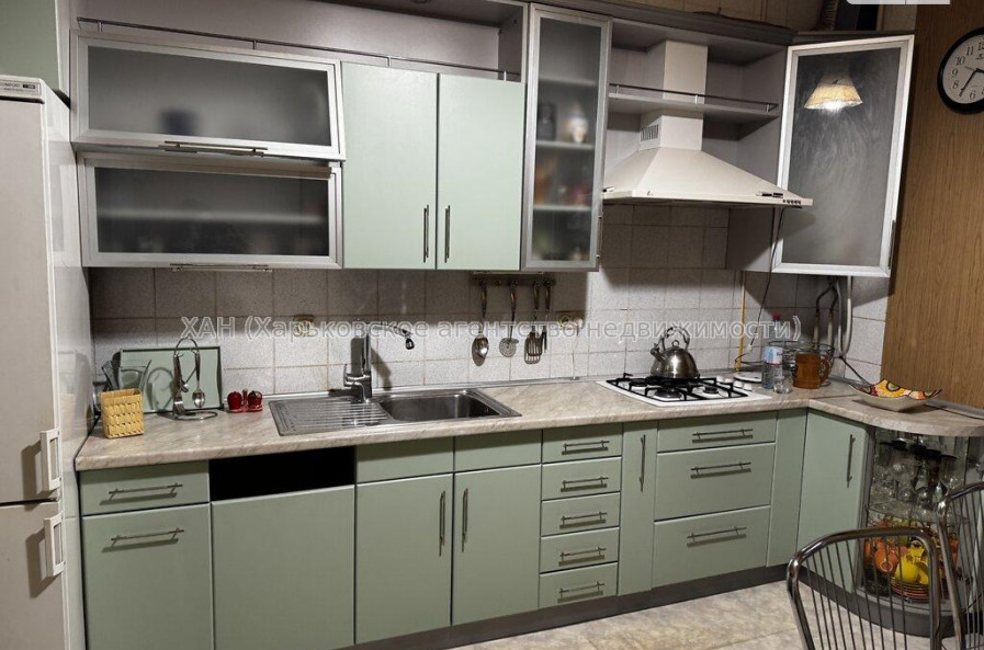 Продам квартиру, Кандаурова ул. , 3 кім., 91.80 м², косметический ремонт 
