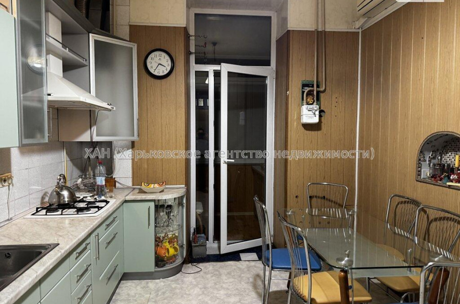 Продам квартиру, Кандаурова ул. , 3 кім., 91.80 м², косметический ремонт 