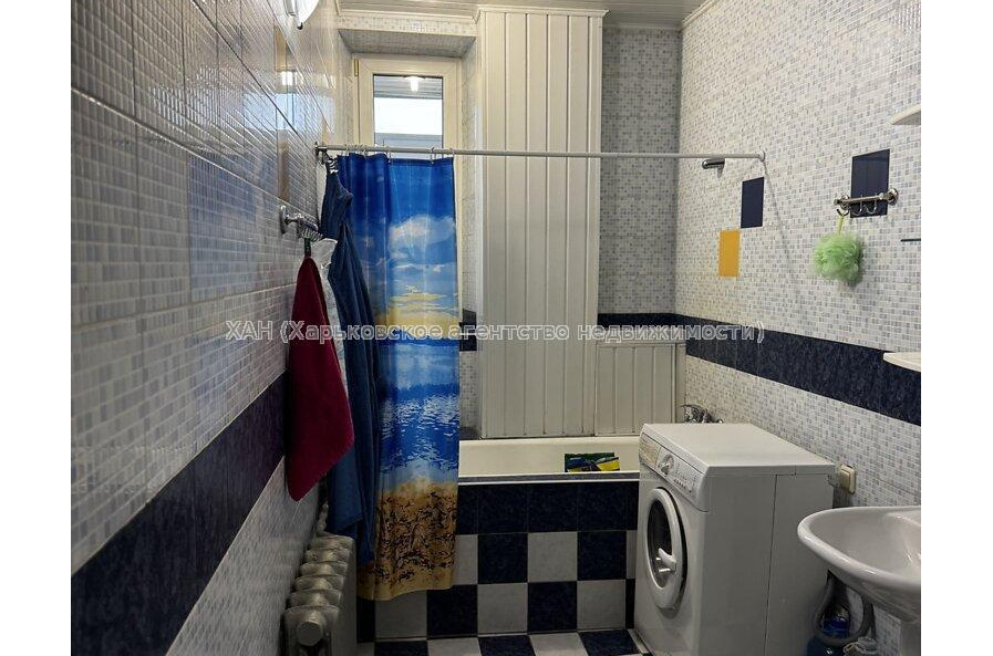 Продам квартиру, Кандаурова ул. , 3 кім., 91.80 м², косметический ремонт 