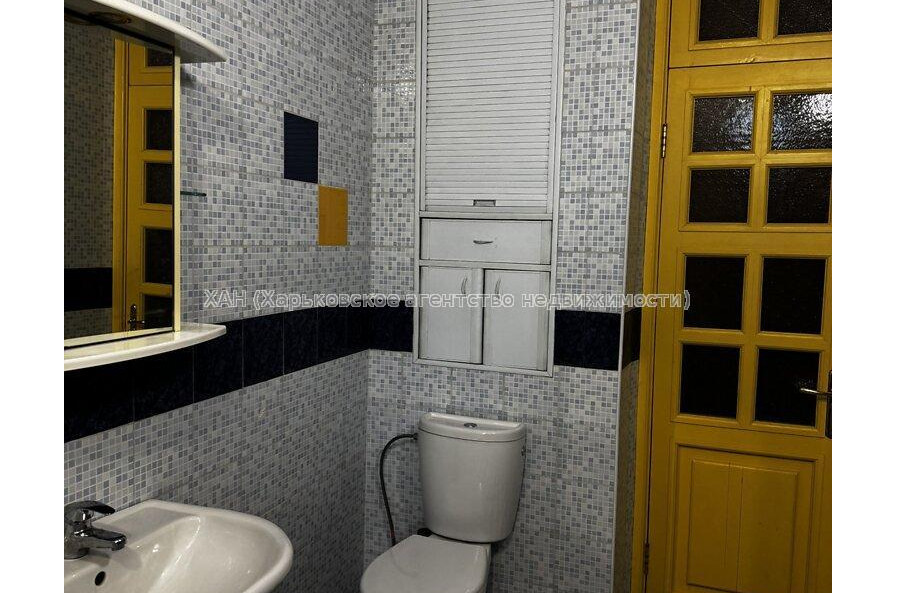 Продам квартиру, Кандаурова ул. , 3 кім., 91.80 м², косметический ремонт 