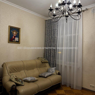 Продам квартиру, Кандаурова ул. , 3 кім., 91.80 м², косметический ремонт 