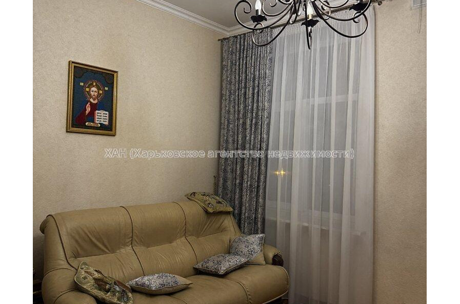Продам квартиру, Кандаурова ул. , 3 кім., 91.80 м², косметический ремонт 