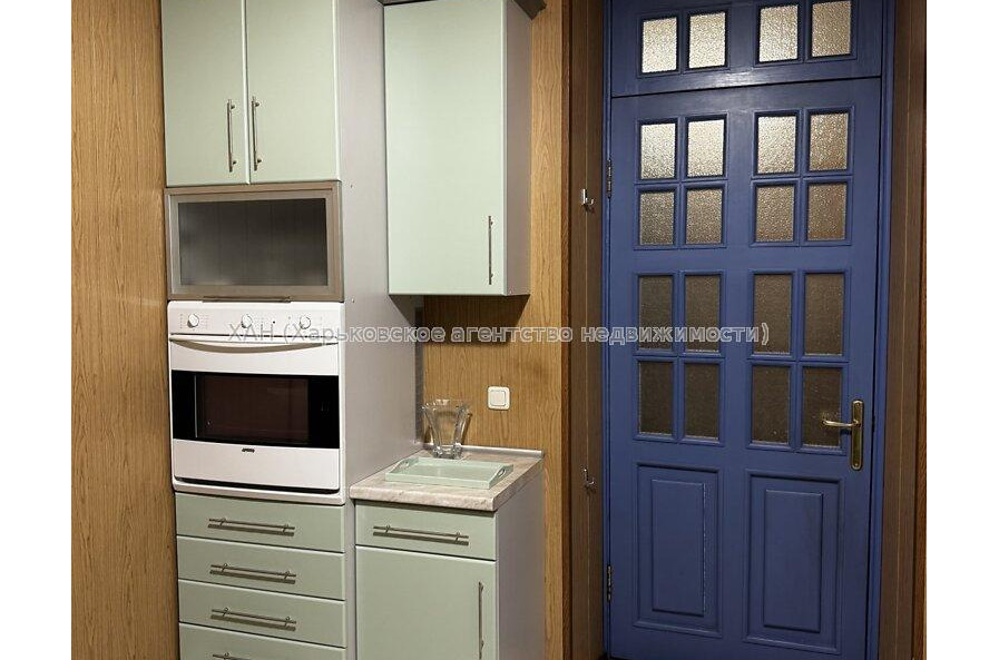 Продам квартиру, Кандаурова ул. , 3 кім., 91.80 м², косметический ремонт 