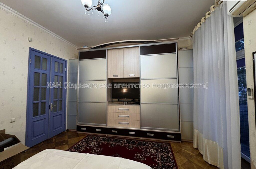 Продам квартиру, Кандаурова ул. , 3 кім., 91.80 м², косметический ремонт 