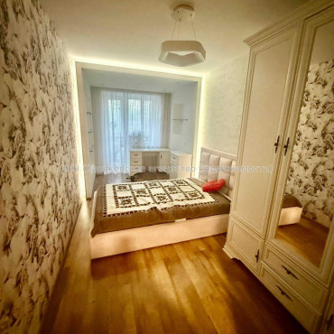 Продам квартиру, Каденюка ул. , 6 , 3 кім., 70 м², евроремонт 