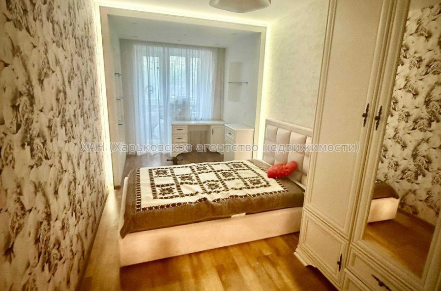 Продам квартиру, Каденюка ул. , 6 , 3 кім., 70 м², евроремонт 