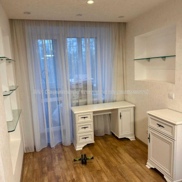 Продам квартиру, Каденюка ул. , 6 , 3 кім., 70 м², евроремонт 
