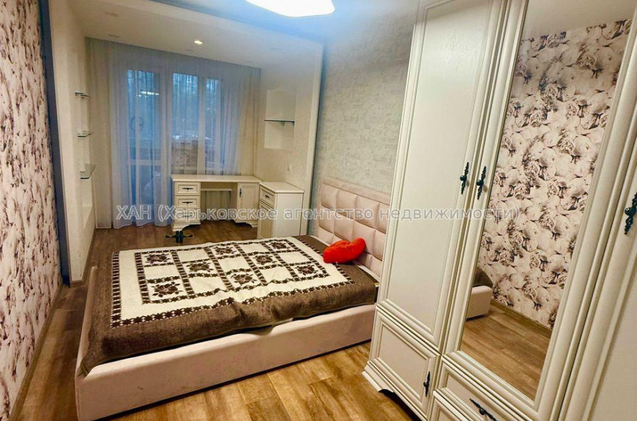 Продам квартиру, Каденюка ул. , 6 , 3 кім., 70 м², евроремонт 