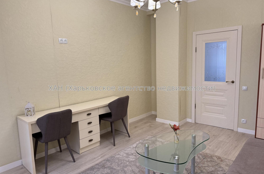 Продам квартиру, Куликовский спуск , 8/10 , 2  ком., 53 м², капитальный ремонт 