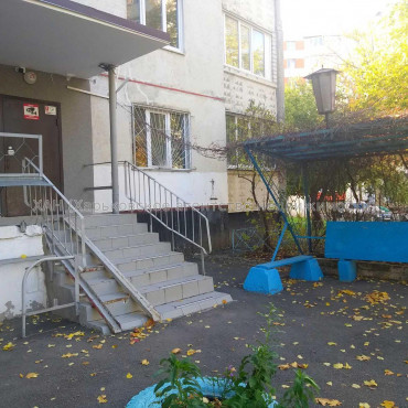 Продам квартиру, Леся Сердюка ул. , 3  ком., 69 м², косметический ремонт 