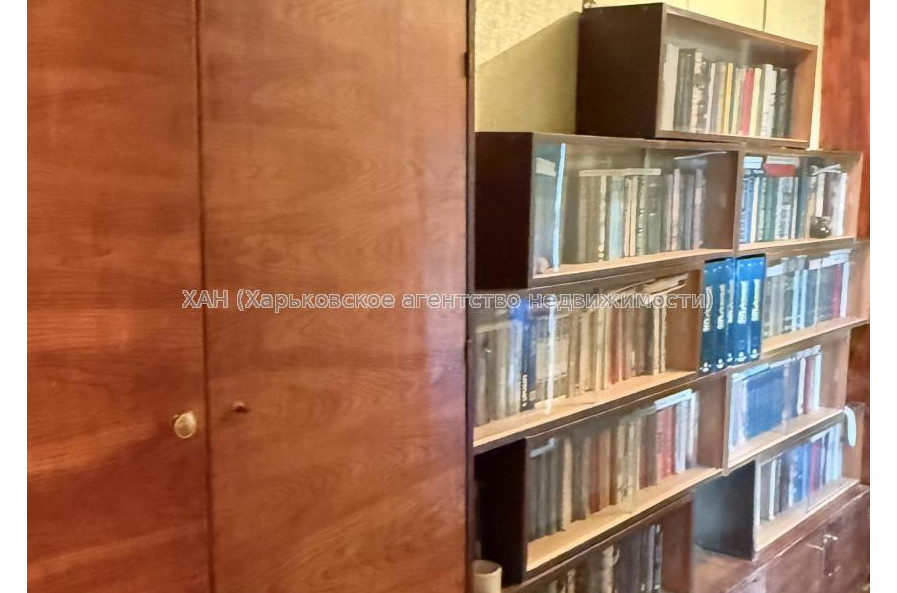 Продам квартиру, Власенко ул. , 9 , 3  ком., 70.50 м², советский ремонт 