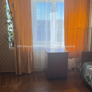 Продам квартиру, Власенко ул. , 9 , 3  ком., 70.50 м², советский ремонт 