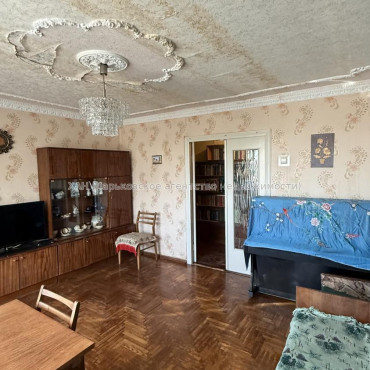 Продам квартиру, Власенко ул. , 9 , 3  ком., 70.50 м², советский ремонт 