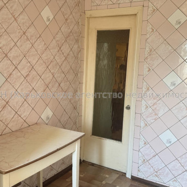 Продам квартиру, Власенко ул. , 9 , 3  ком., 70.50 м², советский ремонт 