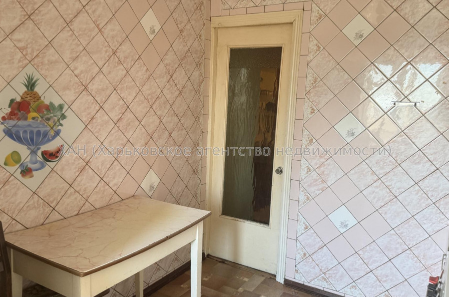 Продам квартиру, Власенко ул. , 9 , 3  ком., 70.50 м², советский ремонт 