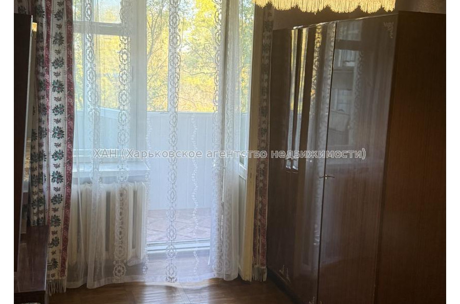 Продам квартиру, Власенко ул. , 9 , 3  ком., 70.50 м², советский ремонт 