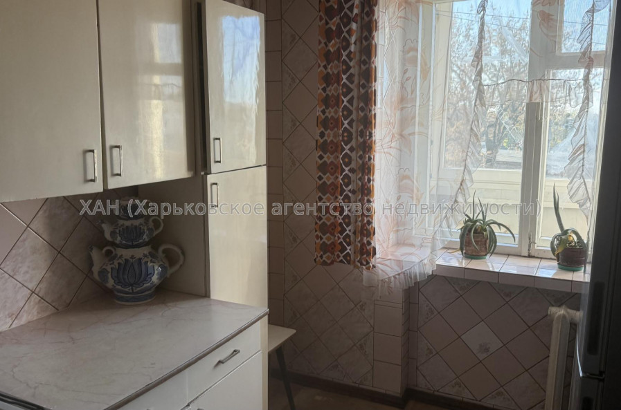 Продам квартиру, Власенко ул. , 9 , 3  ком., 70.50 м², советский ремонт 